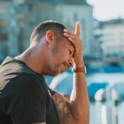 R Sofferenza e difficoltà